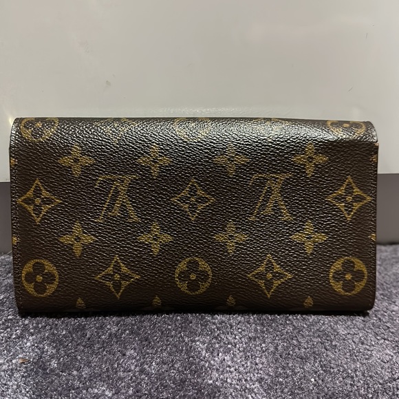 Luis Vuitton Monogram Wallet. - Picture 3 of 17